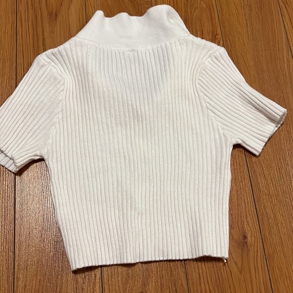 YesStyle off-white crop top - Picture 2 of 2